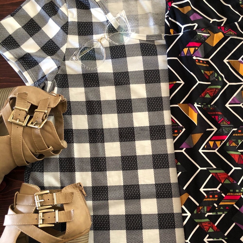 LuLaRoe Outfit Large Classic T & TC Leggings